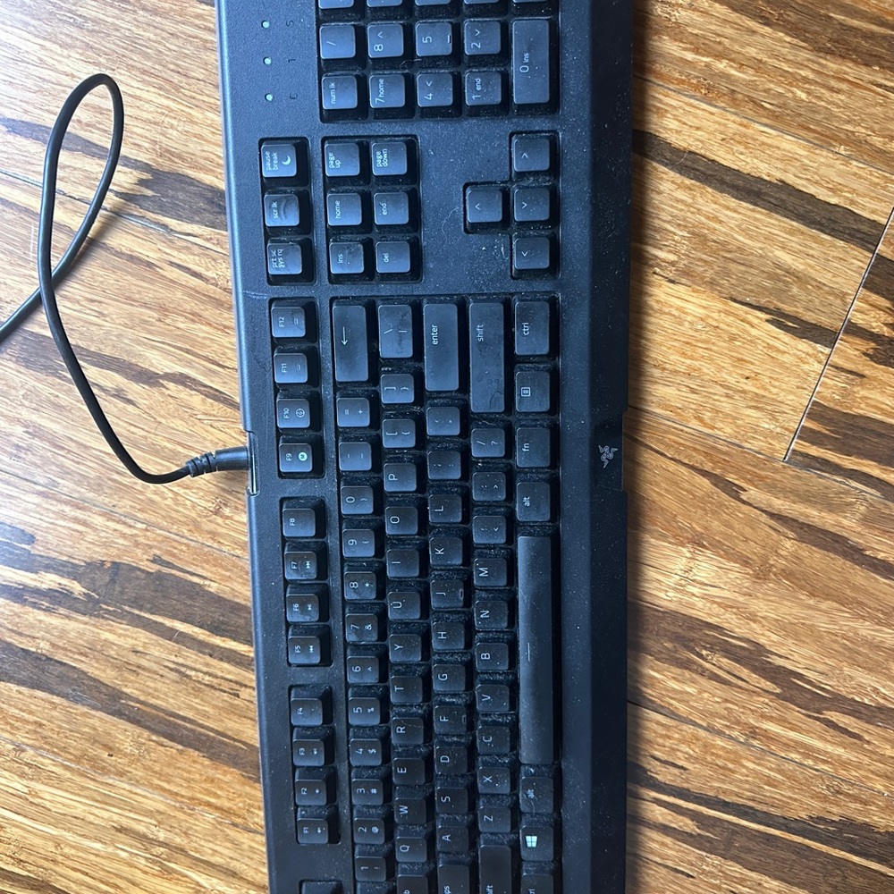 Keyboard graveyard - 3 keyboards included. All in working condition